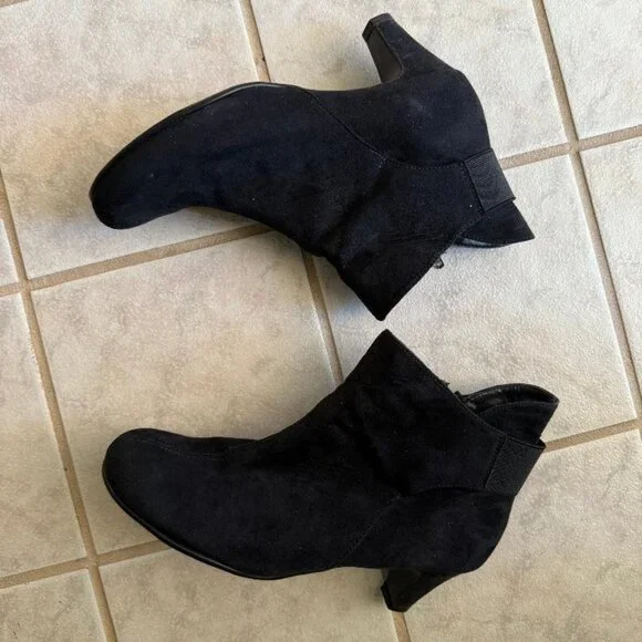 Aerosoles size 8 1/2, medium width, black ankle bootie - Picture 3 of 5